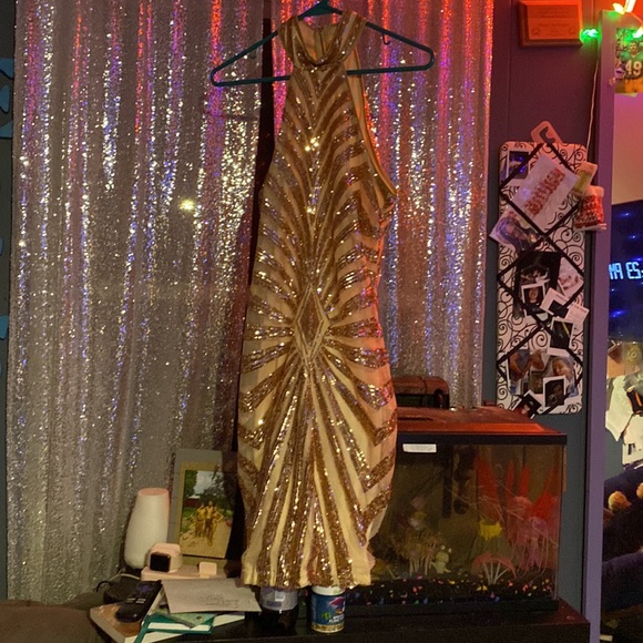 Selling a beautiful hoco dress that is definitely one of my favorites!!! - Picture 2 of 6